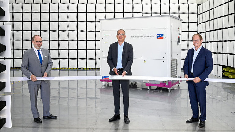 Ministro da Economia do Hesse Tarek Al-Wazir inaugura novo centro de testes SMA